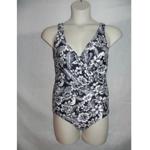 Paper Denim & Cloth 1pc Swimsuit Size 10 NWT - Picture 1 of 2